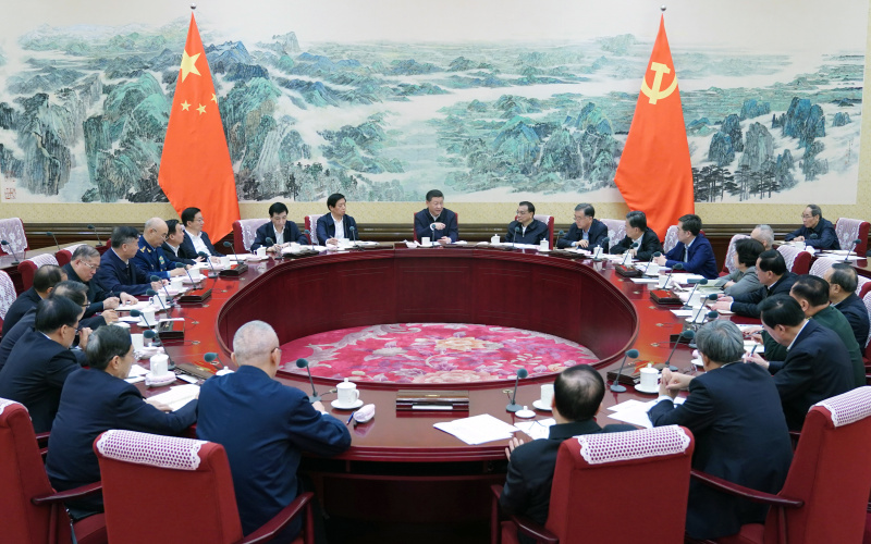 　　12月25日至26日，中共中央政治局召開民主生活會，中共中央總書記習近平主持會議并發(fā)表重要講話。新華社記者 謝環(huán)馳 攝